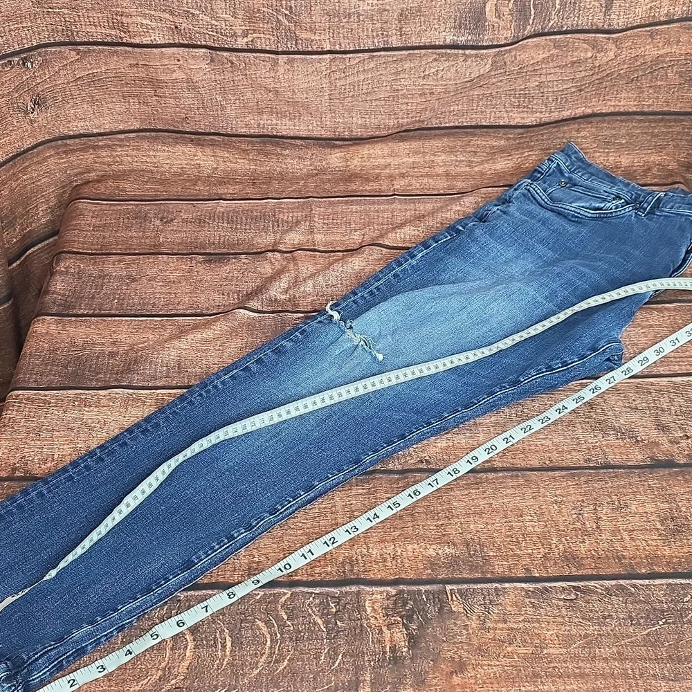 Joseph Abboud Blue Jeans with Distressed Details Size 38x30 Slim Fit AQ-1150
